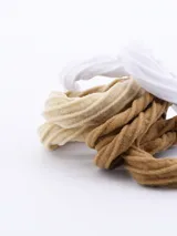 Pack de seis coleros de tela con textura acanalada en colores blanco, beige claro, beige y marrón.