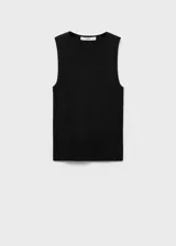 Musculosa negra de tejido de punto fino, con cuello redondo y tirantes anchos.