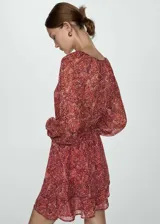 Vestido corto de manga larga con puños elásticos, estampado floral y lazo ajustable en la cintura.