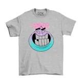 Remera rosa con estampado de un personaje de caricatura con dientes grandes y expresión enojada.