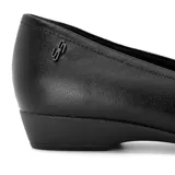Zapato de vestir Usaflex Amelia color negro, con capellada de cuero, forro textil, plantilla de espuma y suela de goma.