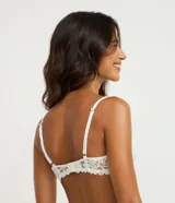 Soutien de encaje blanco con aro, sin copa, de corte balconette. Presenta breteles finos ajustables y terminaciones festoneadas en el escote y el bajo.