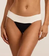 Conjunto de bikini de microfibra texturizada, con corpiño bandeau con breteles finos y bombacha con cintura ancha contrastante.