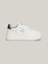 Zapatillas urbanas Tommy Jeans blancas con detalles metalizados en el talón, logo de la marca en el lateral y suela de plataforma.