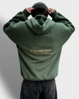 Hoodie verde militar de felpa con frisa gruesa, corte boxy, estampado dorado en la espalda con la frase "BURN THE SHIPS" y terminaciones de calidad superior.