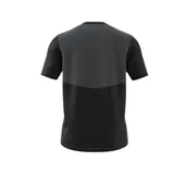 Remera Adidas de hombre color gris oscuro, de corte clásico y mangas cortas. Presenta el logo de la marca en el pecho y las tres líneas características en los hombros.