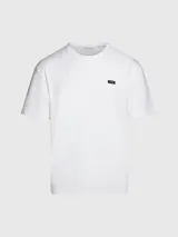 Remera blanca de algodón con cuello redondo y logo de Calvin Klein en el pecho.