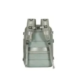 Mochila rectangular color beige, con múltiples bolsillos frontales y laterales, correas ajustables y asa superior.