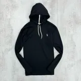 Canguro negro de punto, con capucha y cordón ajustable, confeccionado en algodón 100%.