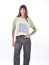 Remera blanca con estampado de dos tigres rojos enfrentados y texto en chino.