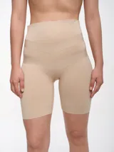 Short modelador color piel, de tiro alto y corte tipo short de ciclista.