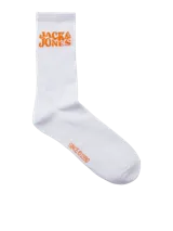 Pack de cinco pares de medias deportivas Jack & Jones de caña media, confeccionadas en tejido de punto elástico, suave y respirable. Incluye cuatro pares blancos con logo en azul, naranja y negro, y un par gris con logo en blanco.