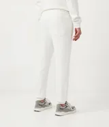 Pantalón de jogging azul eléctrico, con cintura elástica ajustable con cordón, bolsillos laterales y puños elásticos.