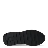 Zapatillas deportivas negras con detalles en gamuza y cuero sintético.
