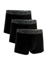 Pack de tres bóxers Under Armour negros, con cintura elástica gris con el logo de la marca en blanco.