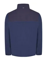Campera polar verde militar con cuello alto y cierre completo. Cuenta con tres bolsillos externos con cierre y dos bolsillos internos.