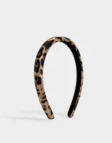 Vincha rígida con estampado animal print.