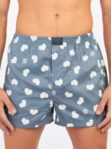 Bóxer de algodón con estampado floral en tonos azul y blanco, con cintura elástica y logo de la marca en el centro.