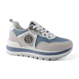 Championes urbanos Korium Allie, color blanco con detalles en gris, con plataforma y cordones.