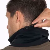 Cuello unisex de poliéster color azul marino con logo Merrell en naranja.
