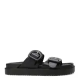 Sandalias negras con plataforma, tiras anchas y hebillas grandes plateadas.