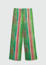 Pantalón de tejido fluido con estampado de rayas verticales en tonos verde, rojo, amarillo y celeste. Diseño recto, largo y semitransparente, con cintura elástica y lazo de ajuste.