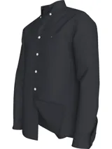 Camisa de popelina de algodón color negro, con cuello abotonado, mangas largas con puños abotonados y logo de Tommy Hilfiger bordado en el pecho. Confeccionada con tecnología Flex que proporciona elasticidad en cuatro direcciones.