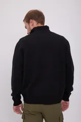 Sweater negro de punto con cuello alto y cierre de cremallera parcial.