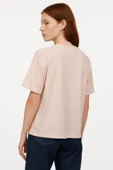 Remera blanca de algodón con estampado de limones, una taza y la frase "Lemon Tarte" en color rosa.