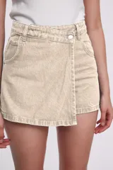 Short de jean azul, de tiro alto y corte ajustado.