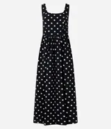 Vestido midi evasê negro con lunares blancos, breteles anchos, escote cuadrado y lastex en la espalda.