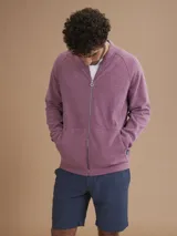 Bomber de cierre completo, color gris claro, confeccionado en mezcla de algodón y poliéster.