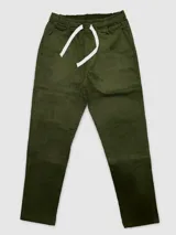 Pantalón de pana verde militar con cintura elastizada, cordón de algodón, bolsillos laterales y un bolsillo trasero.