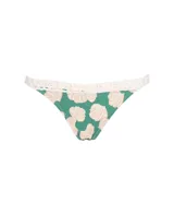 Calzón de bikini verde con estampado de conchas y borde de crochet blanco.