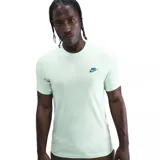 Remera de algodón color verde agua con logo de Nike bordado en blanco en el pecho.