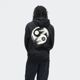 Canguro negro con capucha y bolsillo delantero, con estampado circular en el pecho con diseño de yin yang.