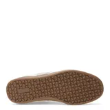 Zapatillas deportivas acordonadas color beige con suela marrón.