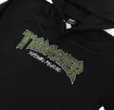Canguro negro con capucha y cordones ajustables. Estampado frontal con el logo de Thrasher en verde y blanco.