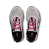 Championes de running On Cloudmonster, color lila con detalles en gris, negro, verde y rosa.