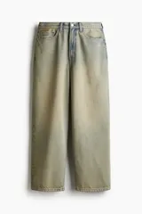Pantalón de jean celeste con efecto desgastado, de corte holgado y tiro bajo.