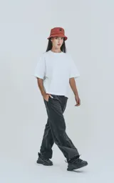 Remera blanca de manga corta con calce boxy fit, realizada en tejido jersey 24/1 americano.