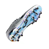 Championes de fútbol Joma Evolution 2512, plateados con detalles en negro y suela blanca con tapones multicolores.