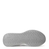 Championes Umbro para mujer de estilo slip-on, color negro, con capellada de tejido respirable y diseño sin cordones. Incluyen tiradores en el talón y el empeine para facilitar el calce, y una suela de goma al tono con amortiguación.