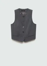Chaleco gris con estampado de raya diplomática, cuello pico y cierre de botones en la parte delantera.