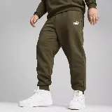 Pantalón de jogging verde militar de Puma, modelo ESS Logo, con cintura elástica ajustable con cordón, bolsillos laterales y logo estampado en blanco en la pierna izquierda.