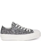 Championes de tela con diseño en estampado de cocodrilo en blanco y negro, con suela de plataforma.