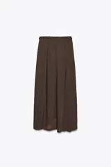 Falda midi marrón de tejido tipo punto con cintura con trabillas y cinturón efecto piel ajustable con lazadas.
