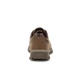 Zapato acordonado de cuero color marrón, con forro de malla de nylon, plantilla de espuma acolchada y suela de goma.