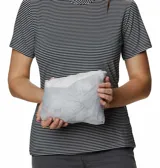 Campera impermeable Columbia Arcadia II, color celeste, para mujer. Confeccionada con tecnología Omni-Tech™ impermeable y transpirable, con costuras totalmente selladas. Capucha ajustable para tormentas, dobladillo ajustable con cordón y bolsillos con cremallera. Se puede guardar en el bolsillo.