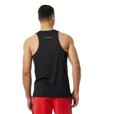 Musculosa deportiva negra con logo de New Balance reflectivo en el pecho.